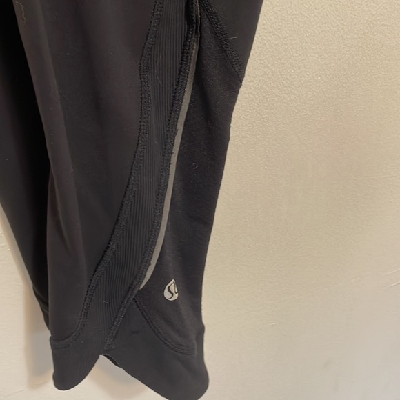 Lululemon crop size 6 - Picture 5 of 5